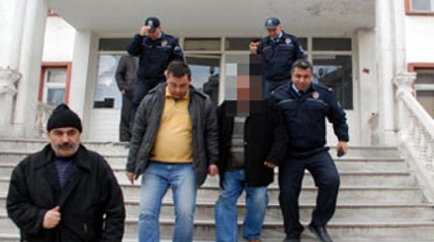 4 yaşındaki &ccedil;ocuğa taciz!