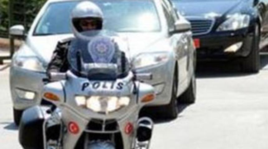 ''AK Parti'de Danışmanım'' dedi
