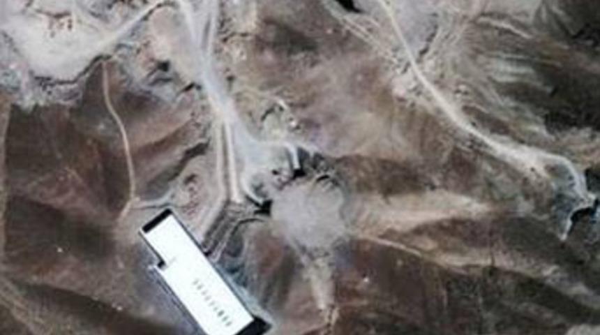 'İran Kuzey Kore'de atom bombası denedi'