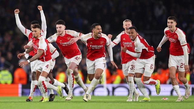 Şampiyonlar Ligi'nde tarihi gece! Arsenal Porto'yu penaltılarla devirerek 14 yıl sonra ilki yaşadı, Barcelona Napoli karşısında hata yapmadı