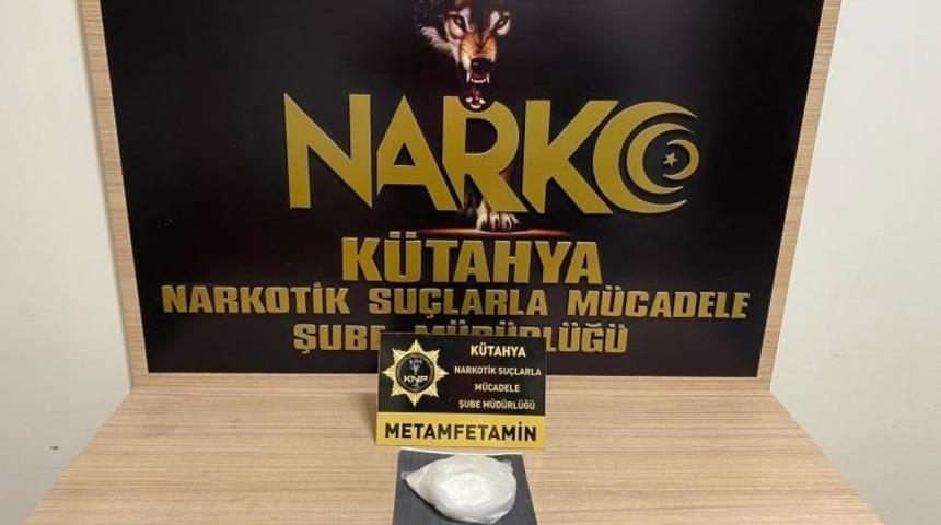 Kütahya’da eşyaları arasında uyuşturucu bulunan İranlı yolcu tutuklandı