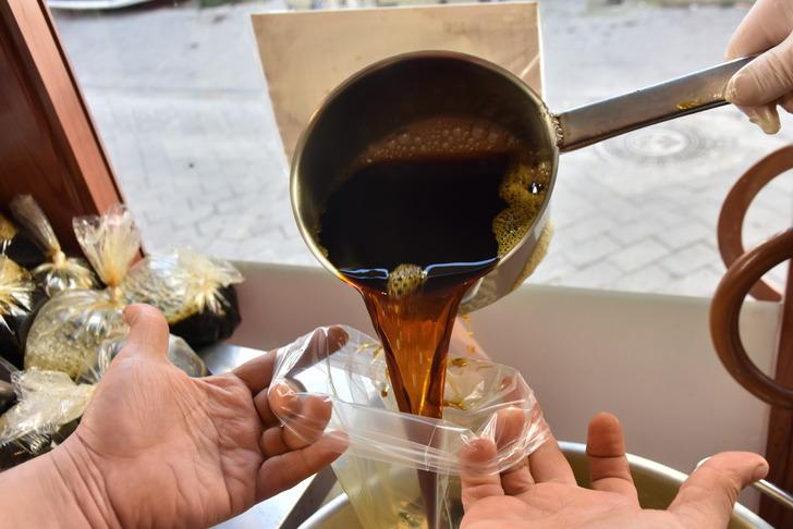 2 litresini 25 TL'ye satıyorlar! O bitkinin kökünden yapılıyor... Şifa dolu 'İple çekiyoruz, içmeyenlere tavsiye ederim' G5