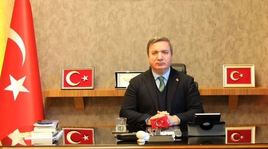 Vali Aydoğdu, 1992 Erzincan Depreminin yıldönümünde hayatını kaybedenleri yad etti