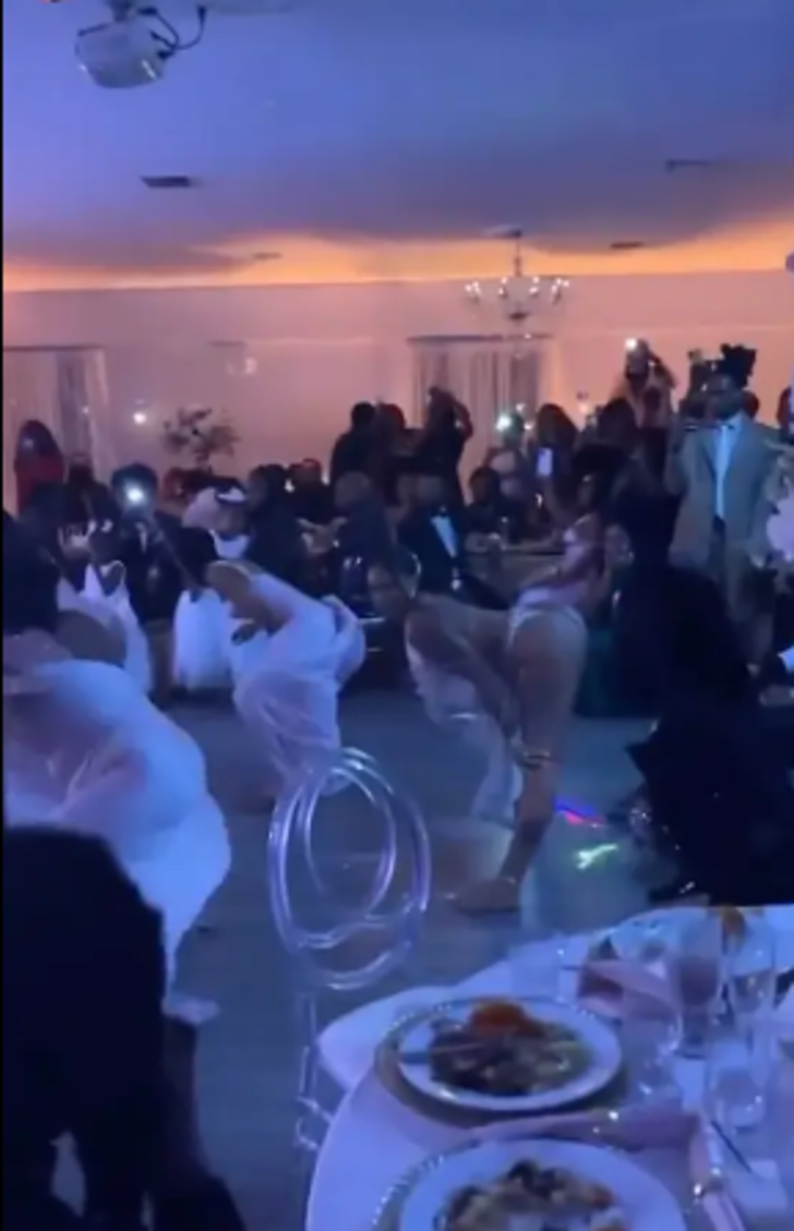 Düğün dansı bir anda bambaşka bir noktaya gitti! Kontrolden çıkan gelin twerk yapmaya başladı... Davetliler şaşkınlıkla izledi G3