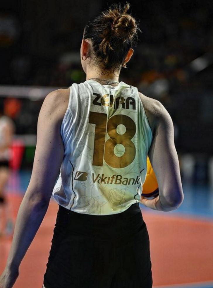 Zehra Güneş'in son paylaşımı olay oldu!  'Fiziğin olay git tadını çıkar' G4