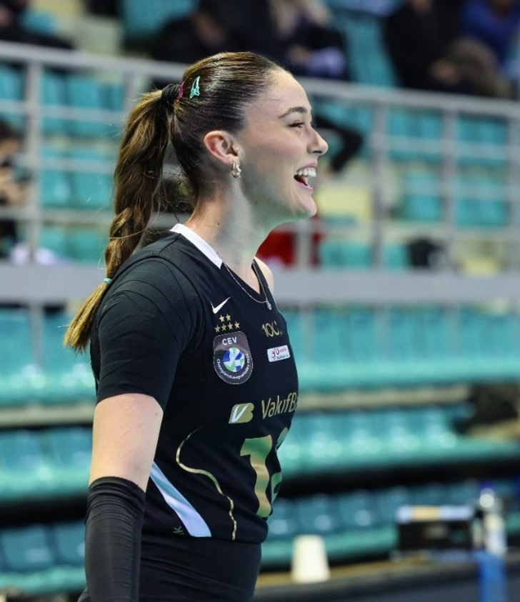 Zehra Güneş'in son paylaşımı olay oldu!  'Fiziğin olay git tadını çıkar' G5