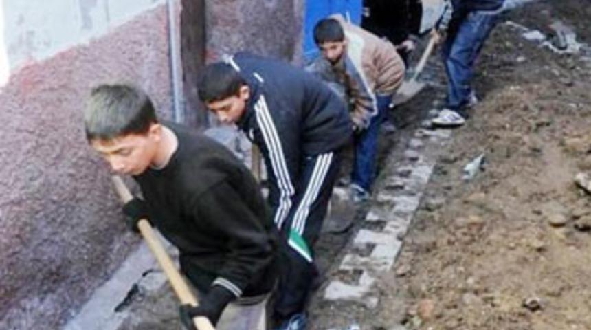 TEDAŞ istedi, mahalleli kazdı