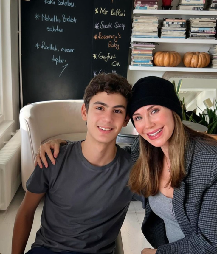 Demet Şener ile İbrahim Kutluay'ın kızı İrem büyüdü, kocaman oldu! Son hali görenleri şaşırttı G3