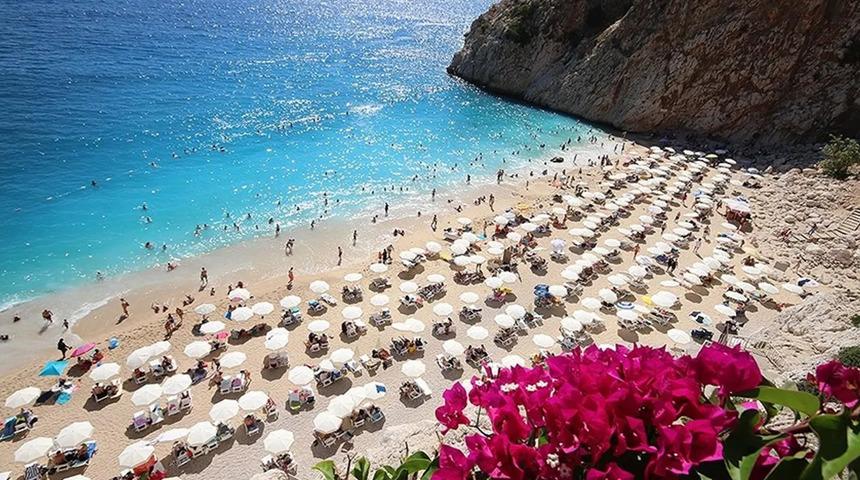 Bakan Ersoy açıkladı: Turizm gelirlerinde rekor!