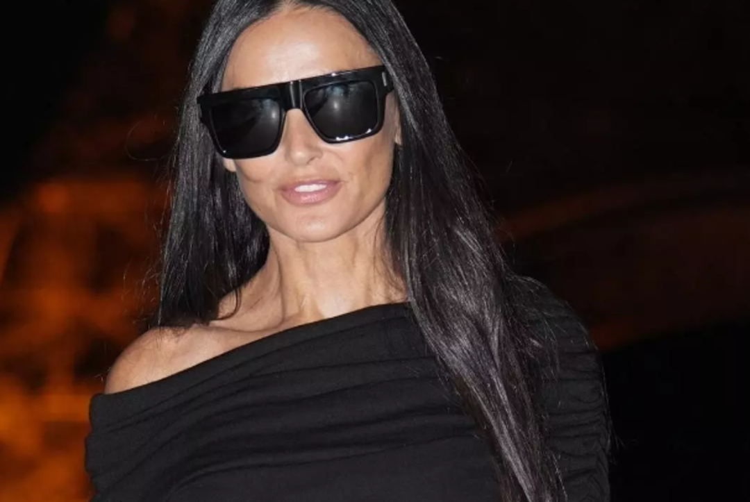 Demi Moore son haliyle kendine hayran bıraktı! 'Yıllara meydan okuyor'