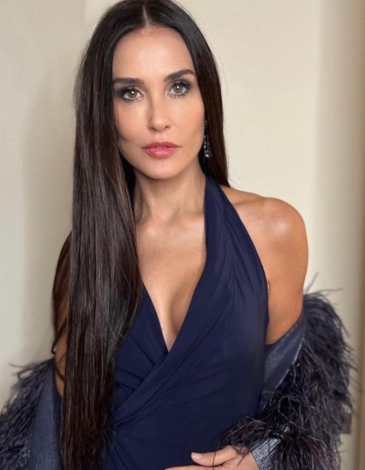 Demi Moore son haliyle kendine hayran bıraktı! 'Yıllara meydan okuyor' 728xauto