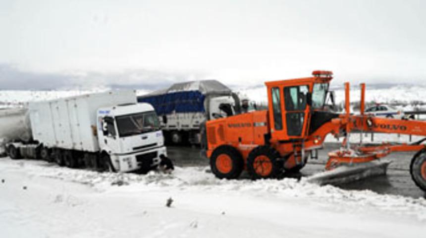 İstanbul-Bursa karayolu ulaşıma kapandı