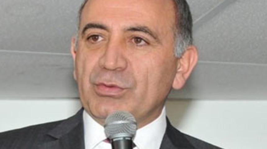 G&uuml;rsel Tekin: "Haddinizi bilin"