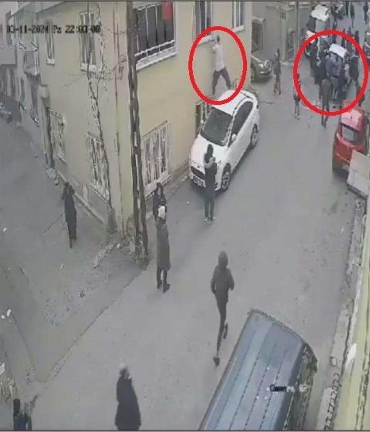 Otomobilin altında kalan 10 yaşındaki çocuğun yardımına koşmak için camdan atladı! O anlar kamerada G1