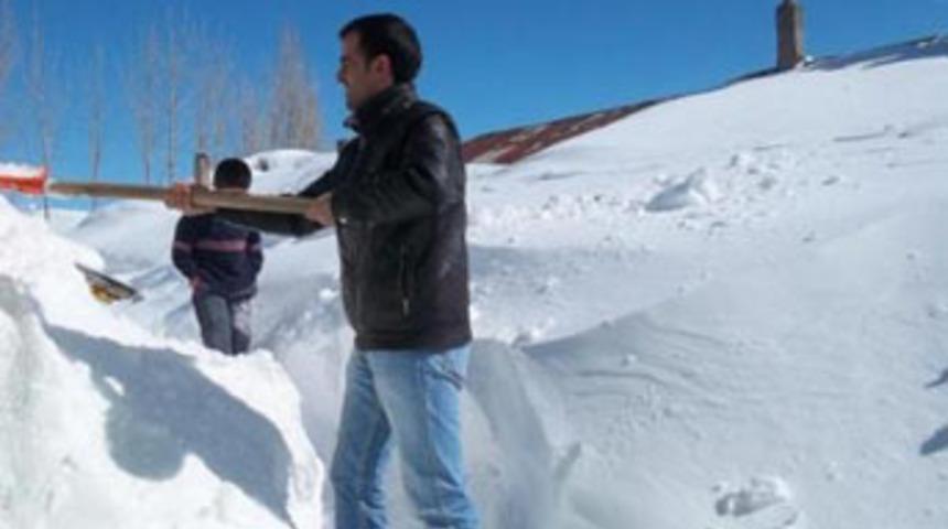 Kar kalınlığı 10 metreyi buldu