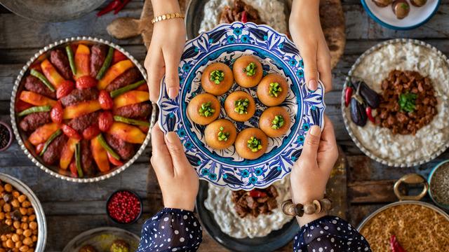 'Bugün iftara ne pişirsem?' diyenler için enfes tarifler! Ramazan'ın 4. günü iftar menüsü!