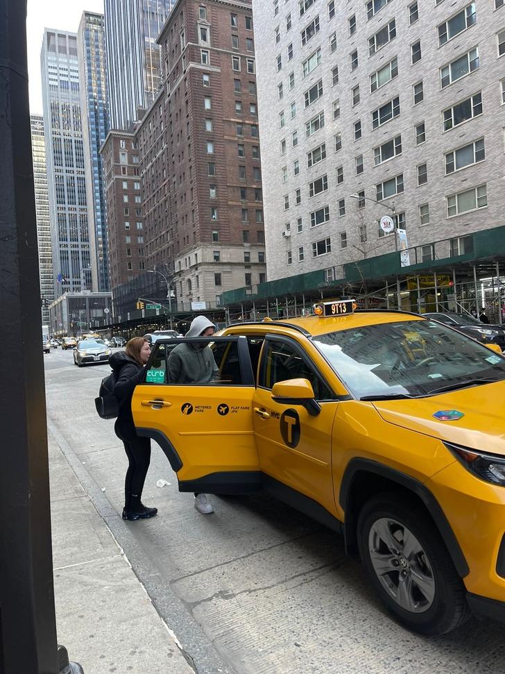 ABD sokaklarında gülümsüyorlardı ama... Yüzlerine tükürmüşler! Bahar Feyzan'dan kaçak anne Eylem Tok ve oğlu için çok konuşulacak iddia G5