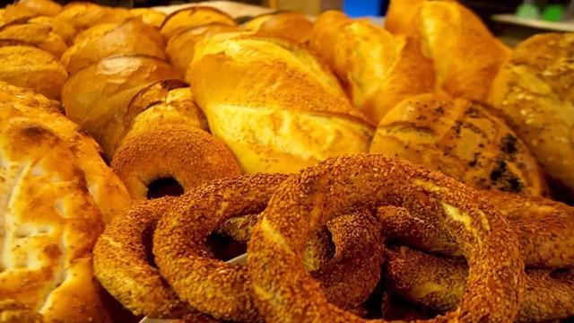 Ticaret Bakanlığı 'bana soracaksınız' dedi! Ekmek ve simit fiyatları için yeni karar: Resmi Gazete'den duyuruldu