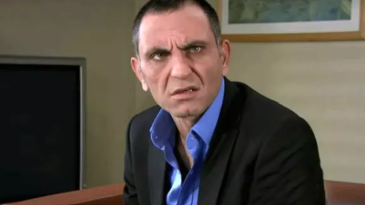 Kurtlar Vadisi'nin Memati'si Gürkan Uygun son haliyle şaşırttı! 'Bu Şehir Girdap Gülüm' performansı sosyal medyayı salladı G2