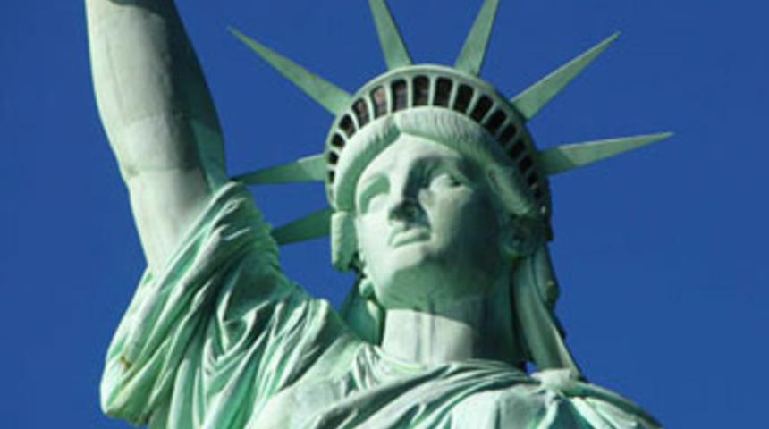 Hayali Özgürlük Anıtı'yla evlenmek!