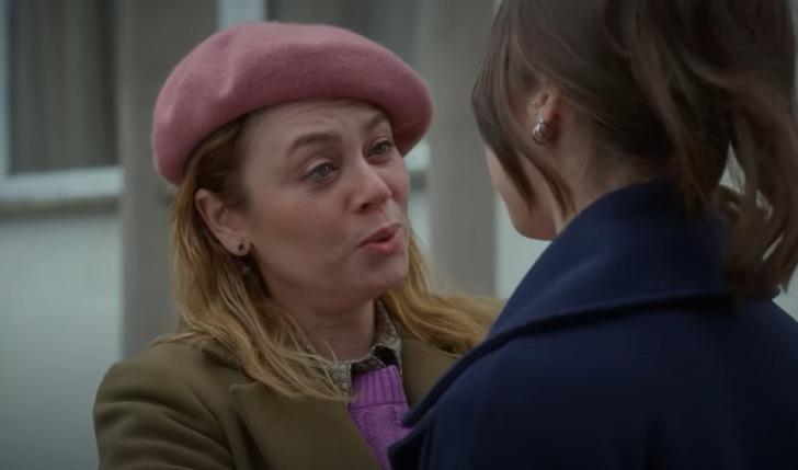 Demet Evgar Bahar dizisinin setinden o sırrı paylaştı! 'Her derde deva olduğu gibi...' Gösterdikten sonra bir ısırık aldı G1