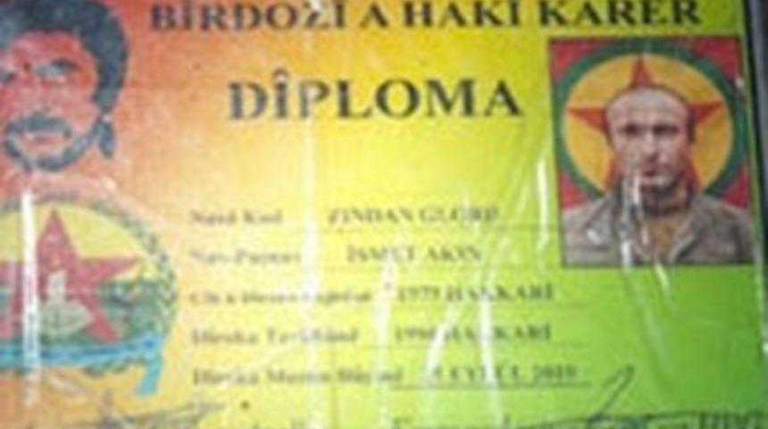 Ter&ouml;r &ouml;rg&uuml;t&uuml; PKK diploma dağıtıyor
