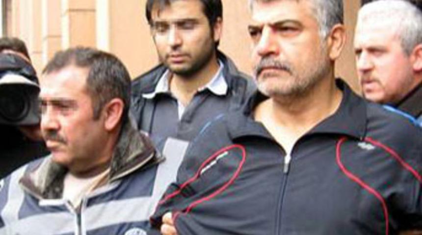 Mahkemede Tatlıses'e k&uuml;fretti