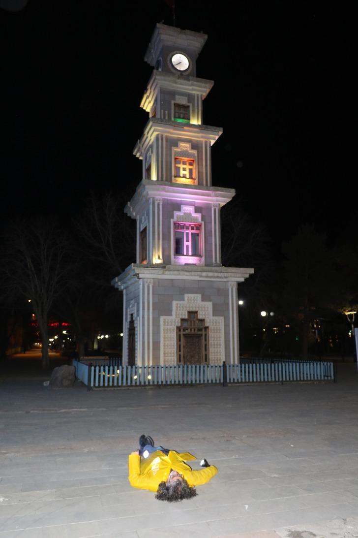 Yerde uzun süre hareketsiz yatan profesörü görenler polise haber verdi! Gerçek sonradan anlaşıldı G4