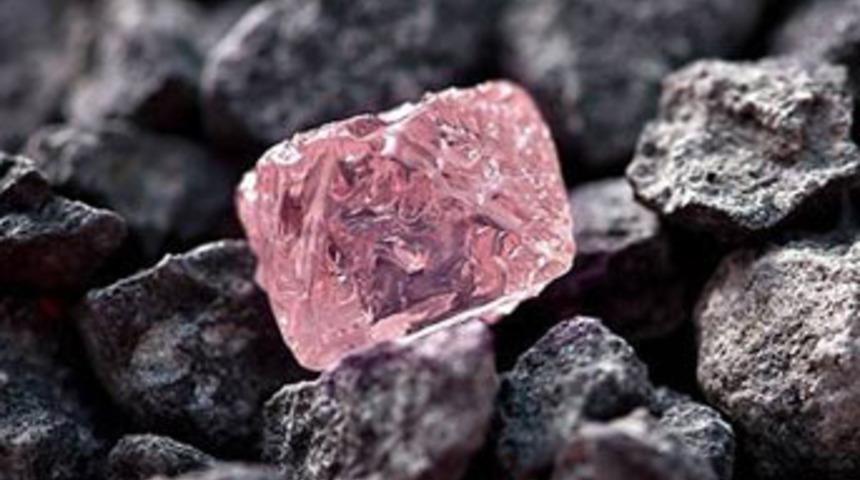 Milyon dolarlık pembe elmas