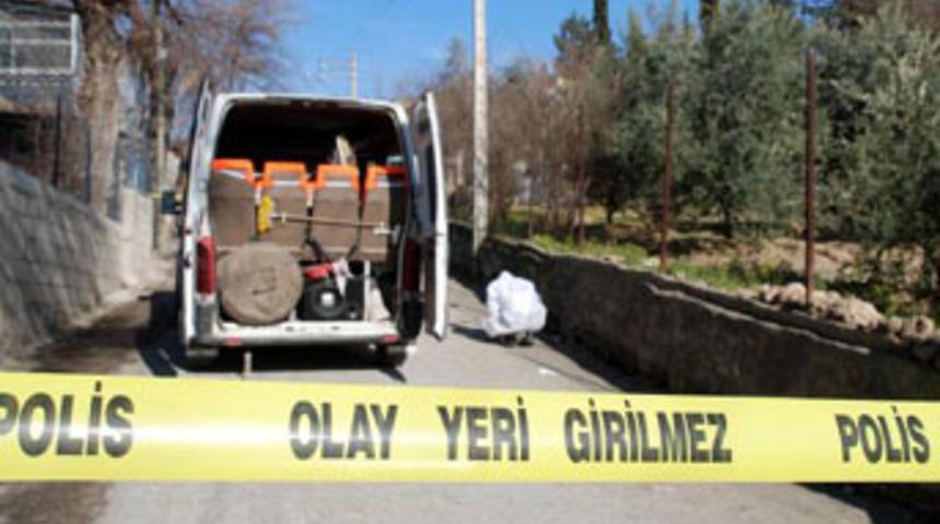 &Ouml;ğrenci servisine silahlı saldırı: 2 &ouml;l&uuml;