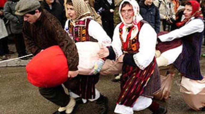 T&uuml;rbanlı &ccedil;ıplak kadın gerginliği!