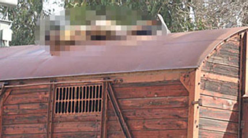 Vagon &uuml;st&uuml;nde fotoğraf &ccedil;ekilirken &ouml;ld&uuml;