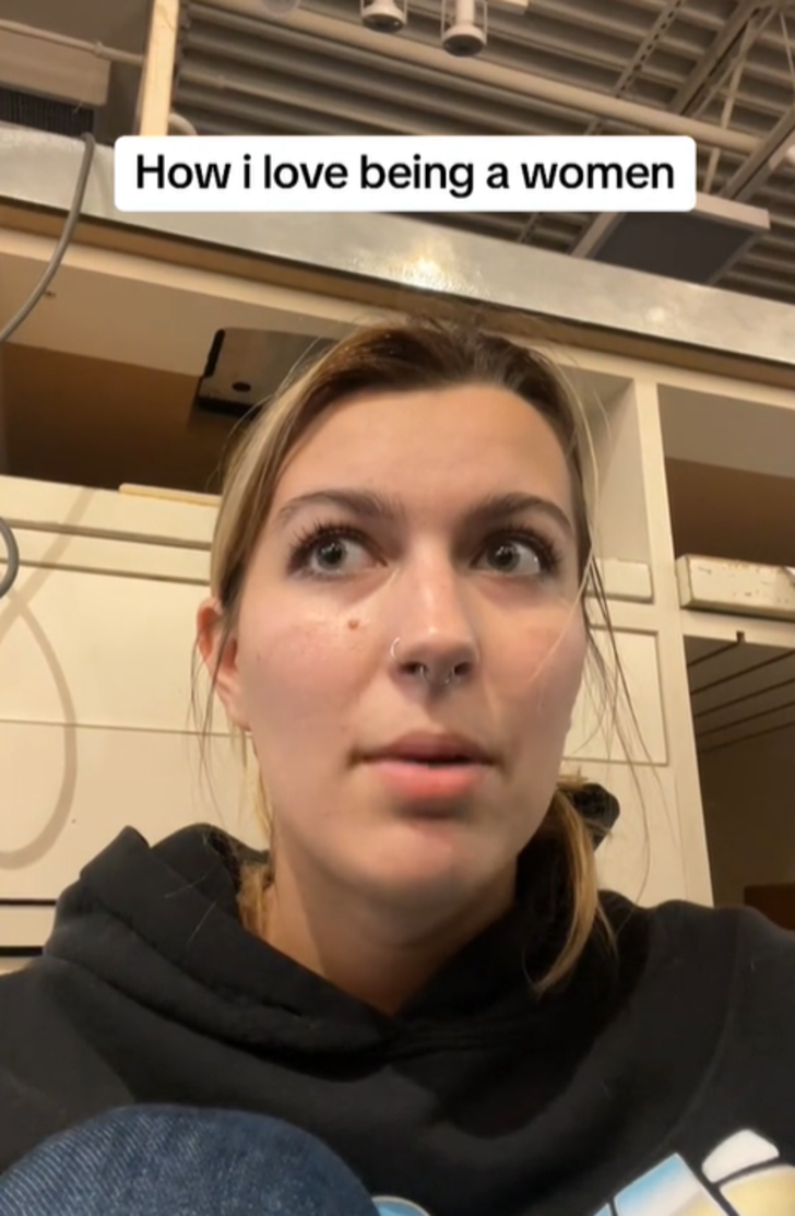 Mağaza çalışanı mesai bitimine dakikalar kala yaşadığı tacizi anlattı! 3 erkek müşteri mağazadan çıkmayı reddetti... "Kasanın arkasına saklanıp bekledim" G1