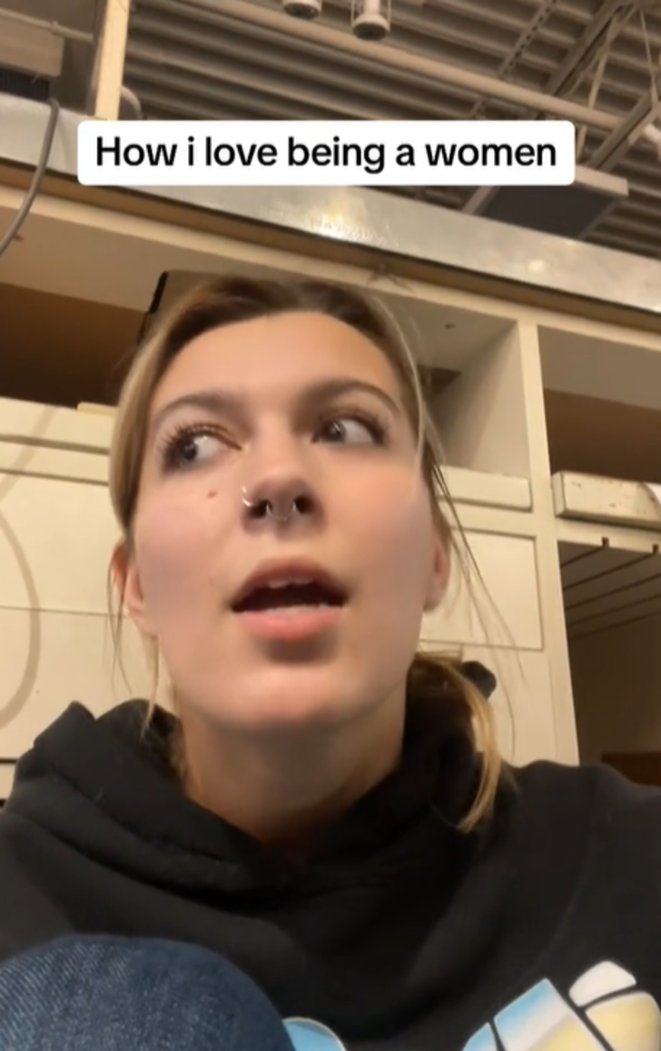 Mağaza çalışanı mesai bitimine dakikalar kala yaşadığı tacizi anlattı! 3 erkek müşteri mağazadan çıkmayı reddetti... "Kasanın arkasına saklanıp bekledim" G2