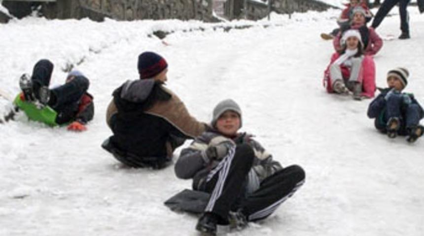 Bazı illerde eğitime kar engeli