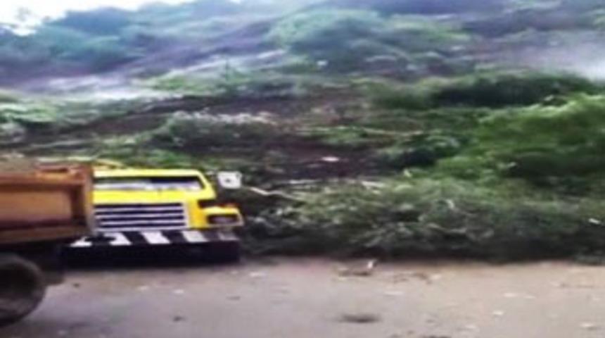 Canlı canlı toprak herşeyi yuttu