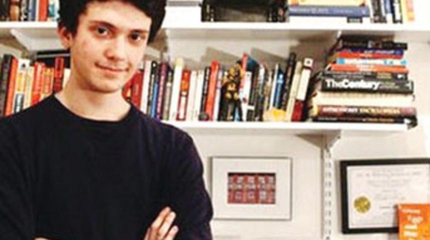 Türkçe ve Kürtçe dahil 21 dil biliyor