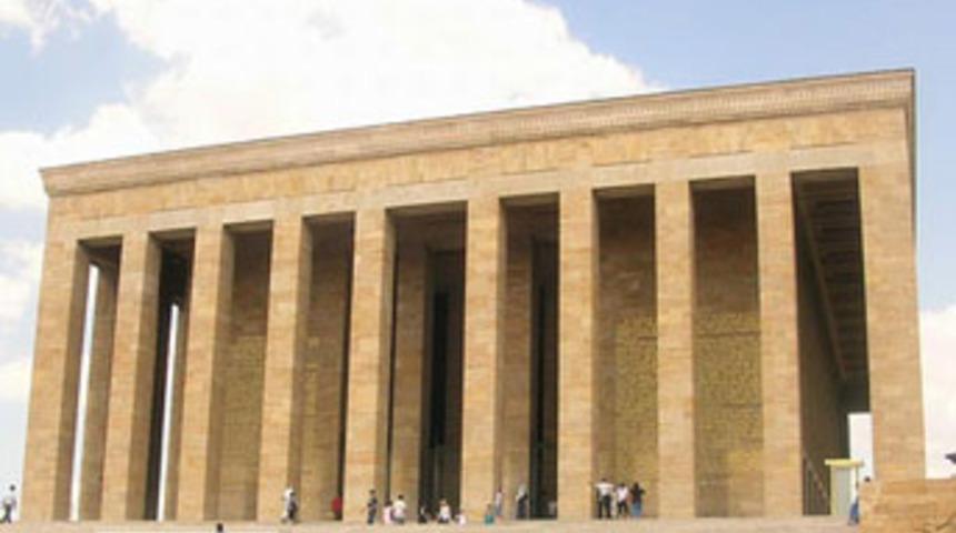 Anıtkabir'i tapınağa benzetti, olay oldu!