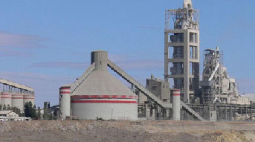 &Ccedil;imento fabrikasında akılalmaz &ouml;l&uuml;m