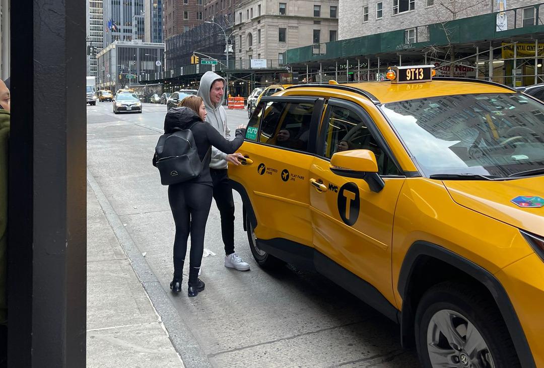 Eylem Tok ve oğlunu New York'ta sokaklarında fotoğraflarını &ccedil;ekmişti! "Neşe ve kahkaha i&ccedil;erisinde y&uuml;r&uuml;d&uuml;klerini g&ouml;r&uuml;nce kanıma dokundu"