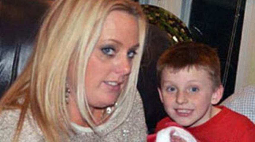 &Ccedil;ocuklarını kurtardı, k&ouml;t&uuml;r&uuml;m kaldı!