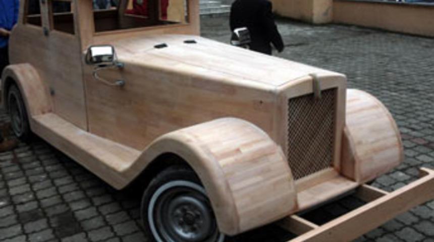Bu araba ahşaptan!