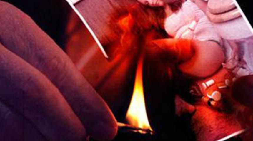 Siz sildiniz Facebook hala silemedi