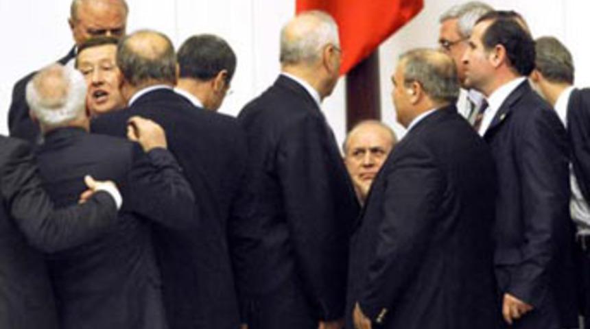 Meclis'te "kuyruk acısı" kavgası