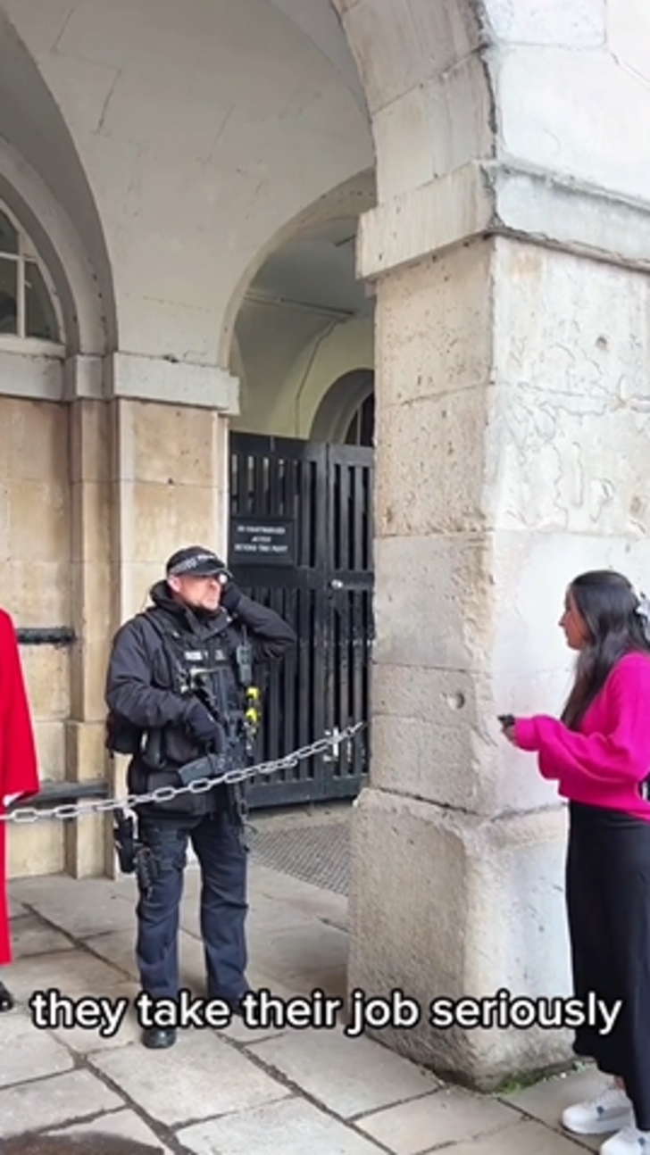 Nöbet tutan askerleri böyle taciz ettiler! Görüntüler sosyal medyada tepkilere neden oldu... "Onlar alay konusu değiller" G1
