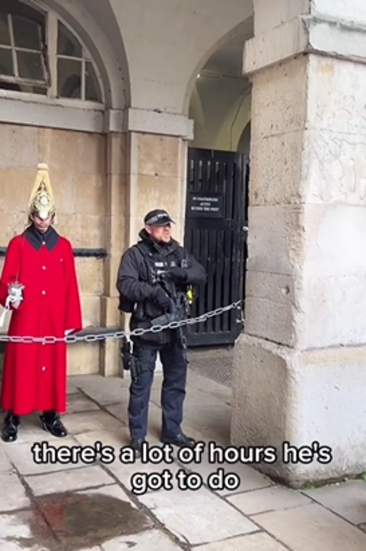 Nöbet tutan askerleri böyle taciz ettiler! Görüntüler sosyal medyada tepkilere neden oldu... "Onlar alay konusu değiller" G2