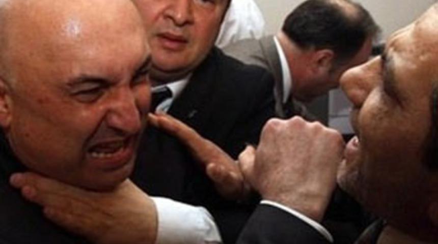 4+4+4 kavga d&ouml;v&uuml;ş ge&ccedil;ti