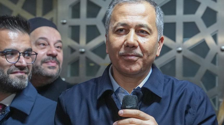 İçişleri Bakanı Yerlikaya, Beyoğlu'nda esnaf ziyaretinde bulundu: