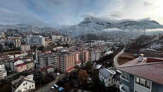 Kara kış geri döndü! 2 ilde yollar kapandı, eğitime ara verildi
