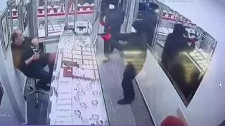 Kuyumcuya silah tehdidiyle gasp! Korku dolu anlar kamerada